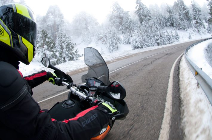 Consells de conducció de moto a l’hivern
