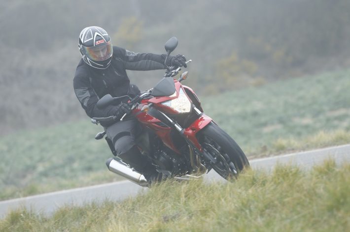 Cómo conducir en moto con niebla
